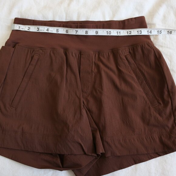 Athleta Trekkie North Short in Mahogany Size 2 - Picture 6 of 9